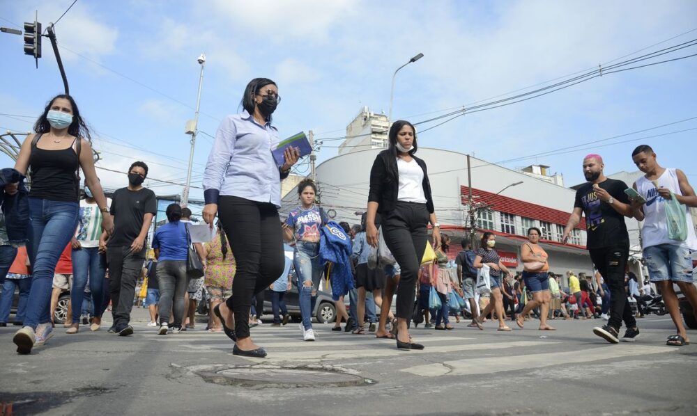 Leia mais sobre o artigo Covid-19: Média móvel de mortes caiu 90% em comparação com o pico da pandemia