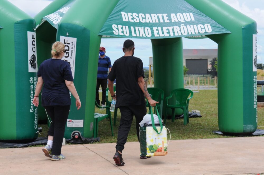 Leia mais sobre o artigo Semana do Meio Ambiente: Brasília terá seis drive-thrus para descarte de eletrônicos e pilhas