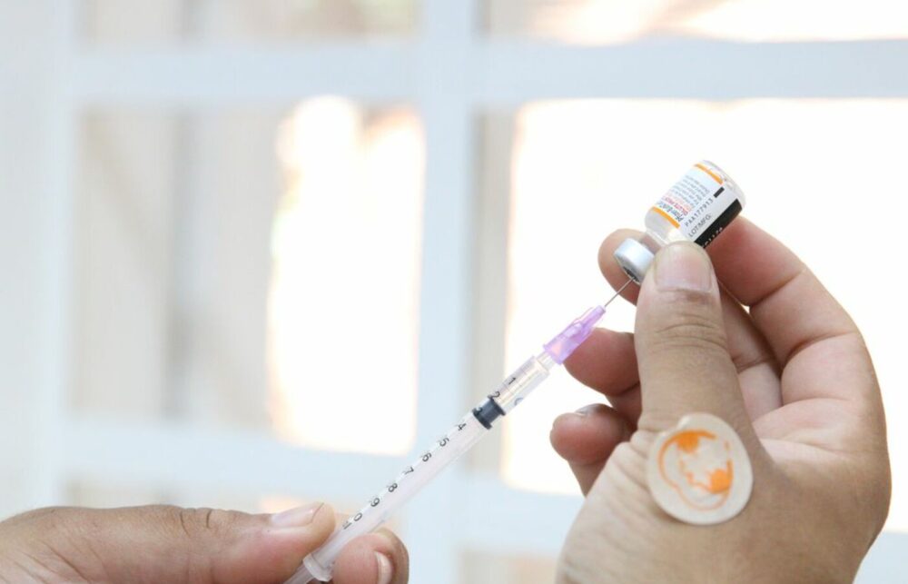 Especialista alerta para a importância da vacinação contra covid-19 e gripe